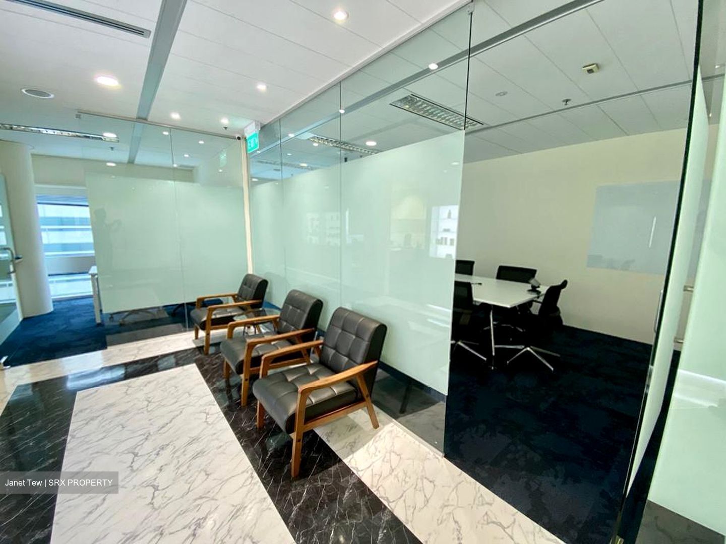 Gateway West (D7), Office #537064031